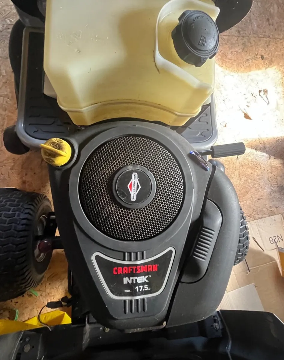 Craftsman LT2000 ride on mower - Image 4