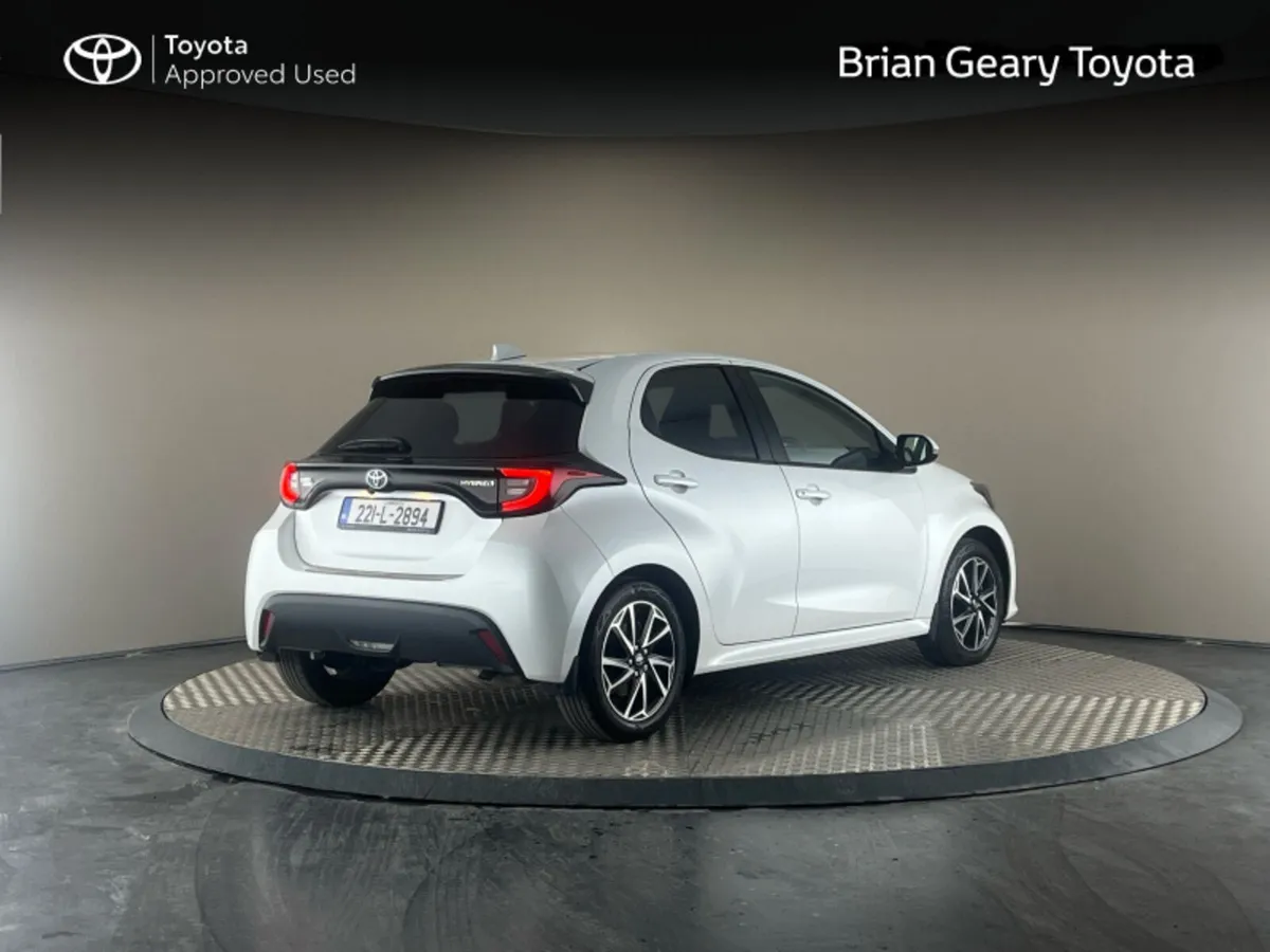 Toyota Yaris HYBRID LUNA SPORT - Image 2