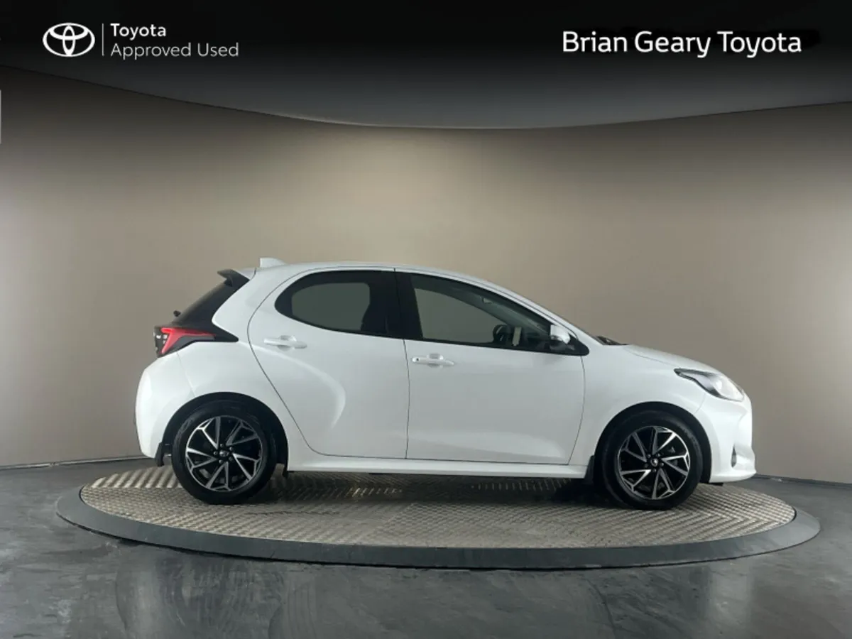 Toyota Yaris HYBRID LUNA SPORT - Image 3