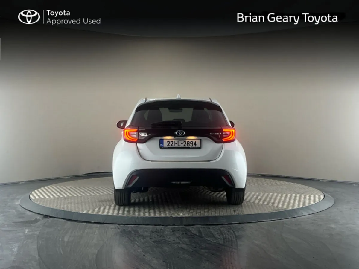 Toyota Yaris HYBRID LUNA SPORT - Image 4