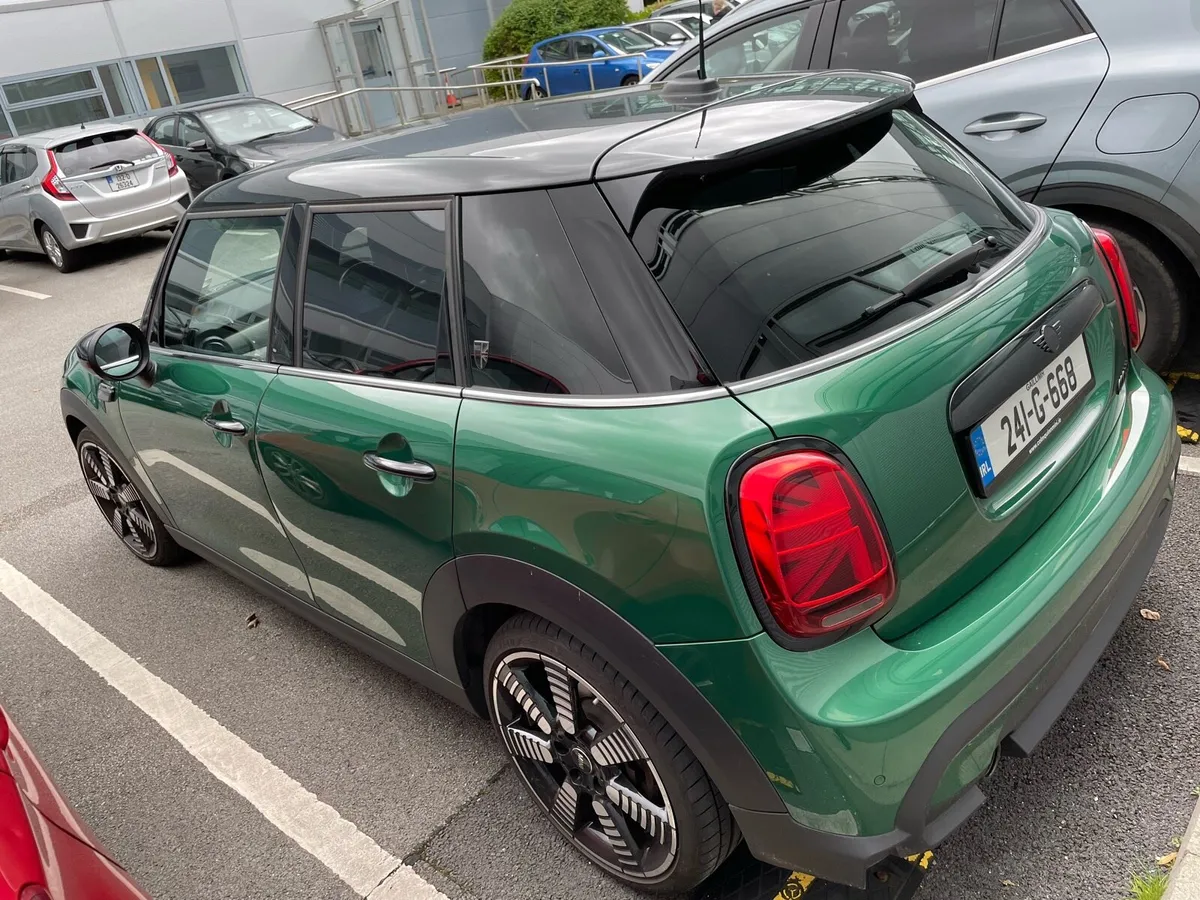 Car - Image 3