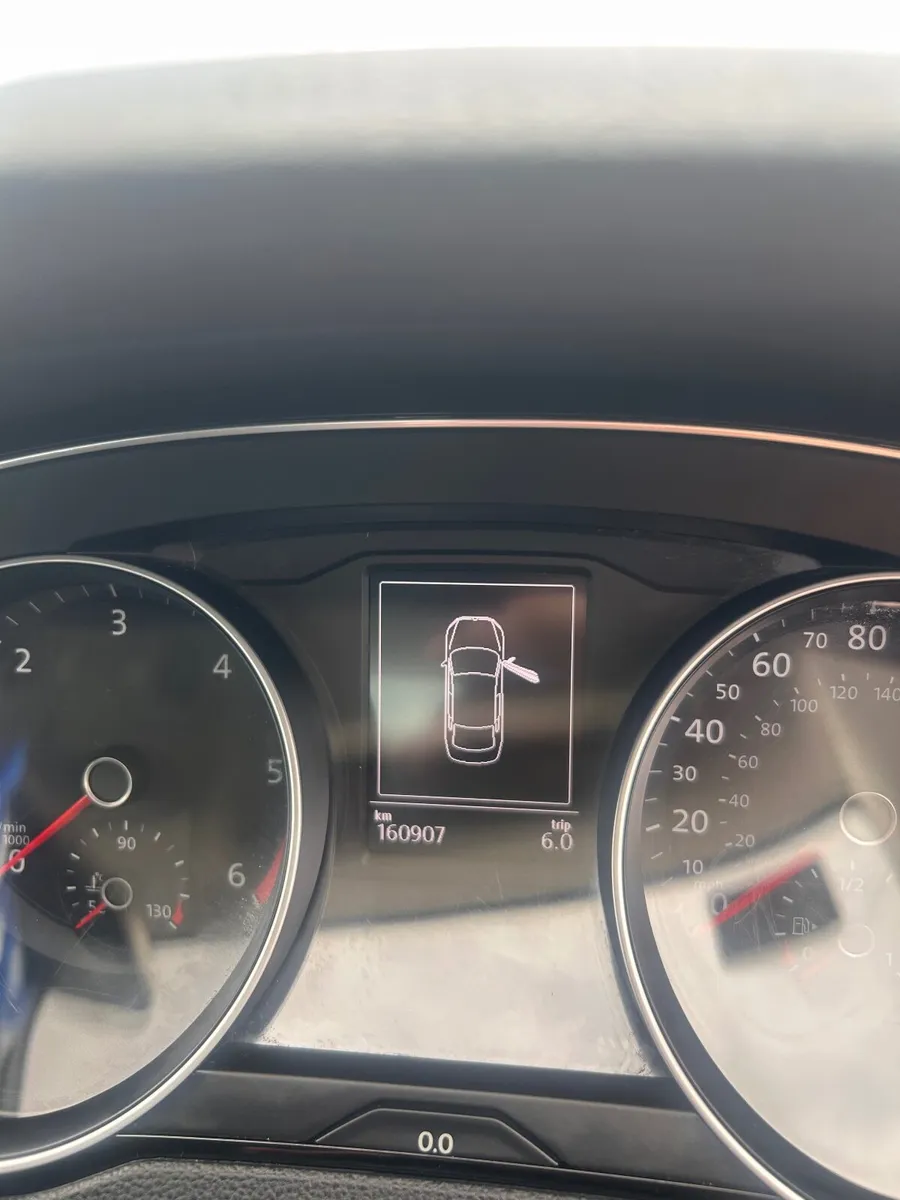 Volkswagen Passat 2015 - Image 2