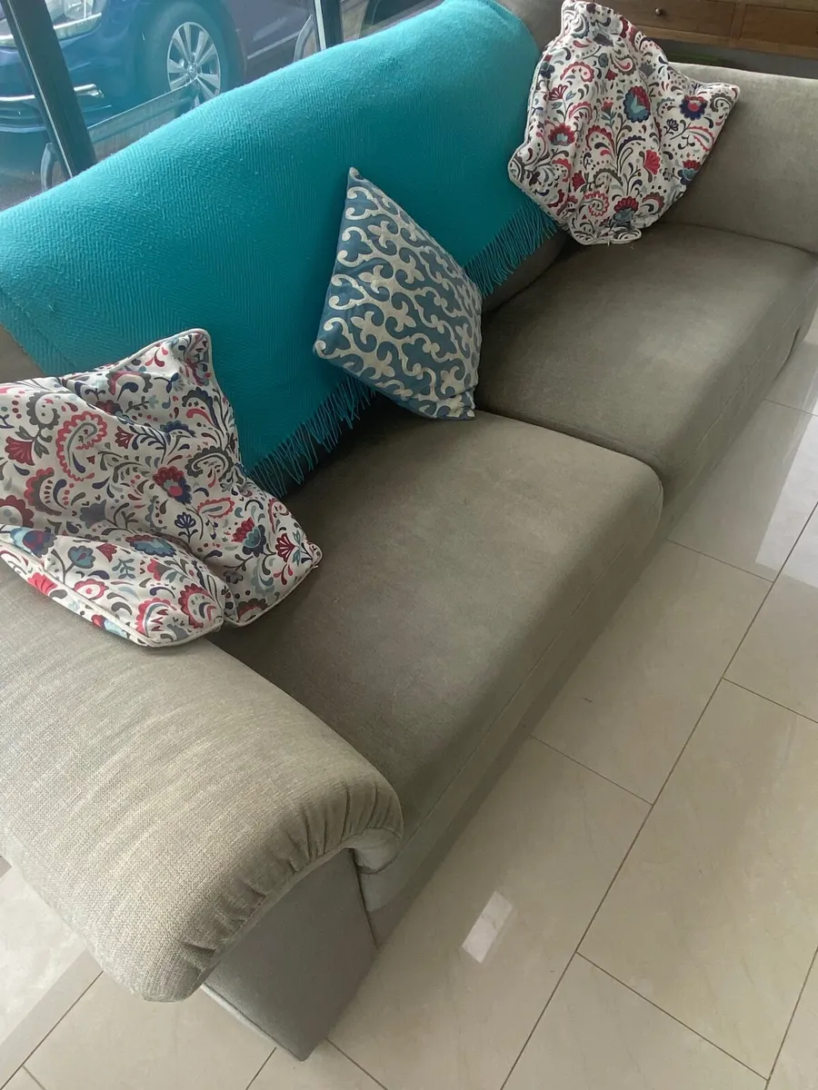 Couch - Image 2
