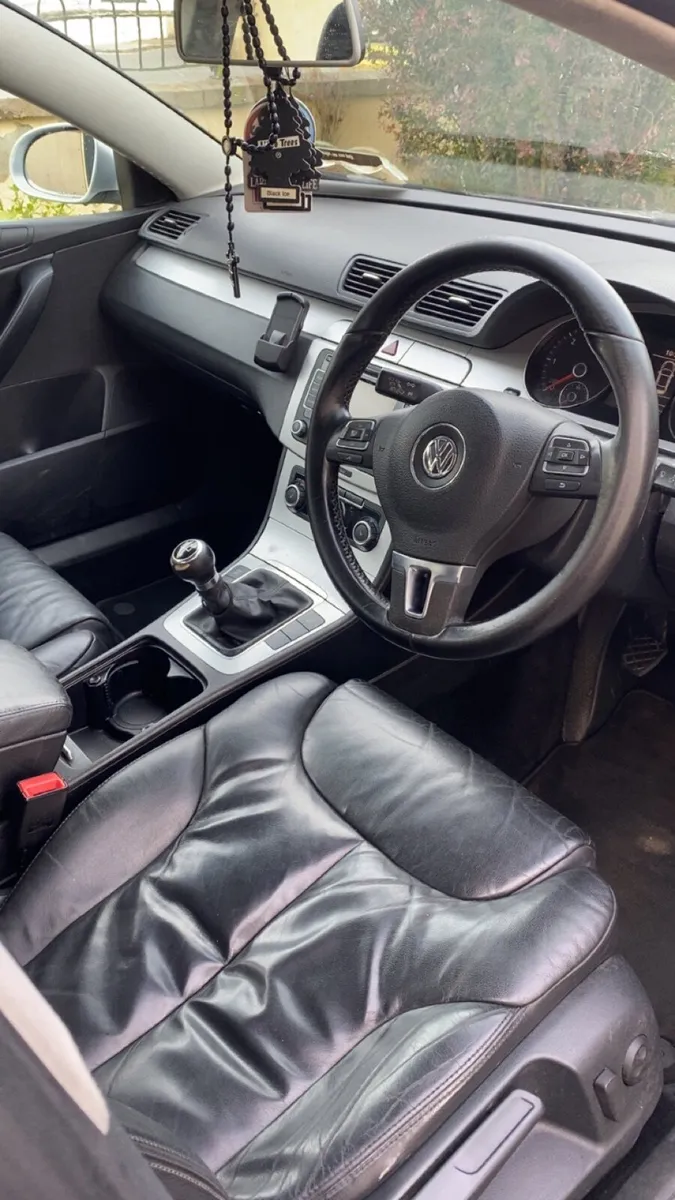 Volkswagen Passat 2010 TDI - Image 3