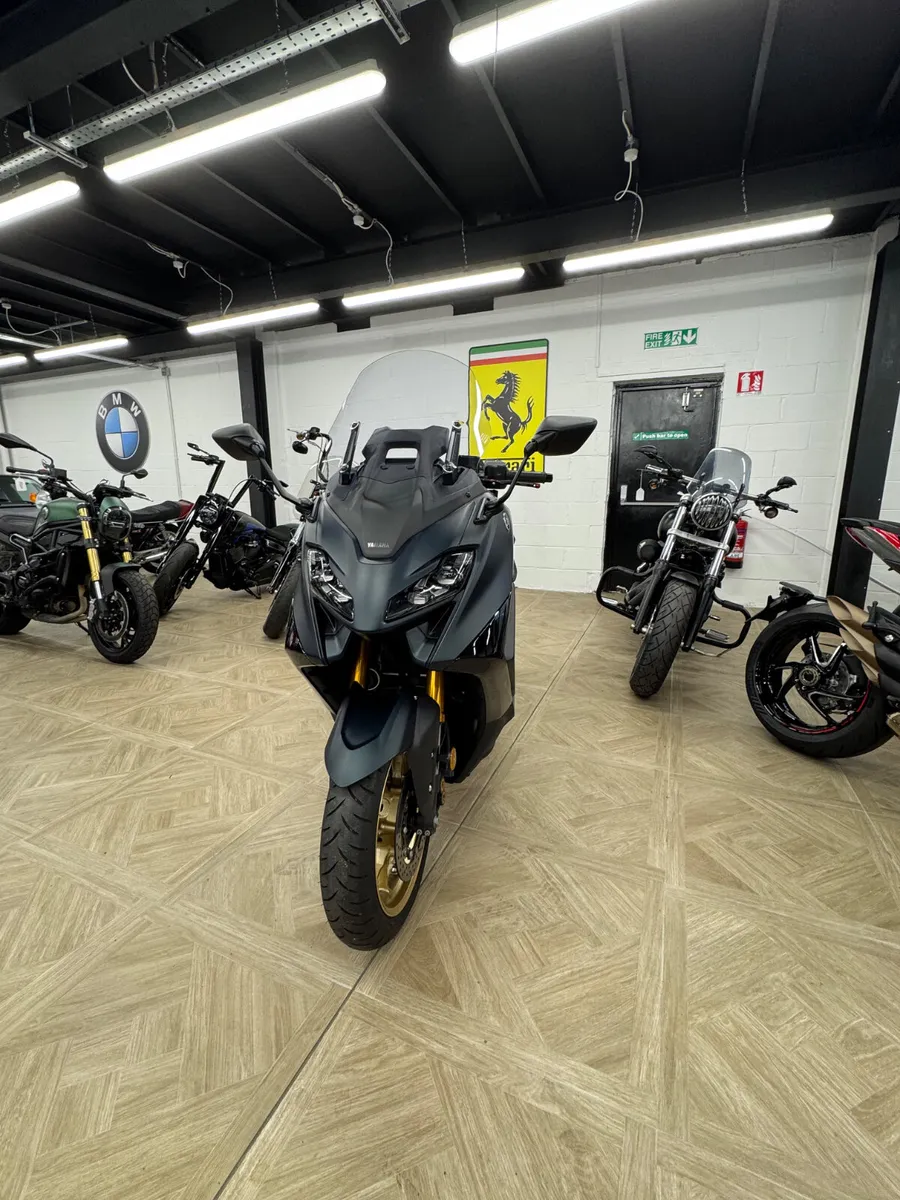YAMAHA T Max 2023 - Image 2
