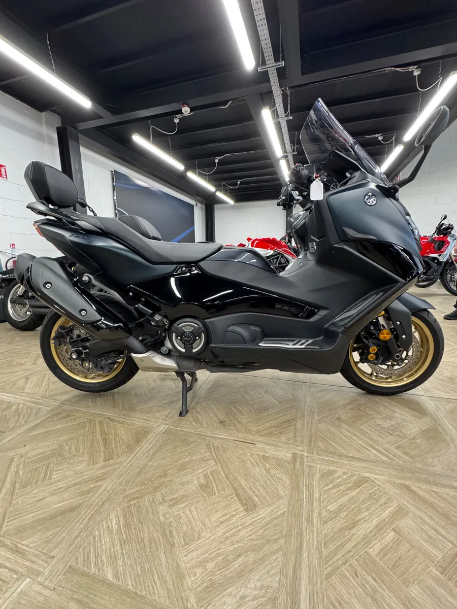 YAMAHA T Max 2023 - Image 1