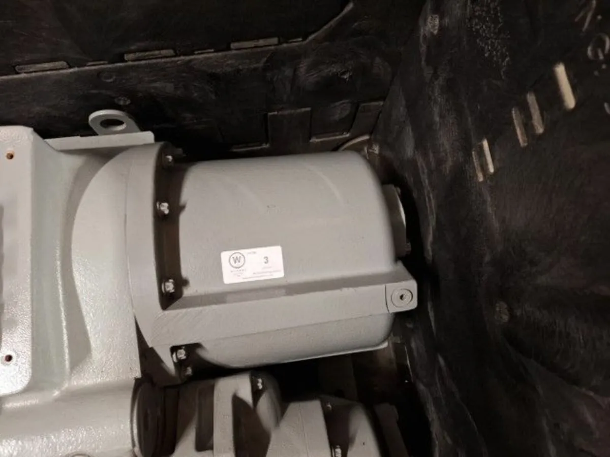 Online Auction Of Carrier Screw Compresor & More! - Image 3
