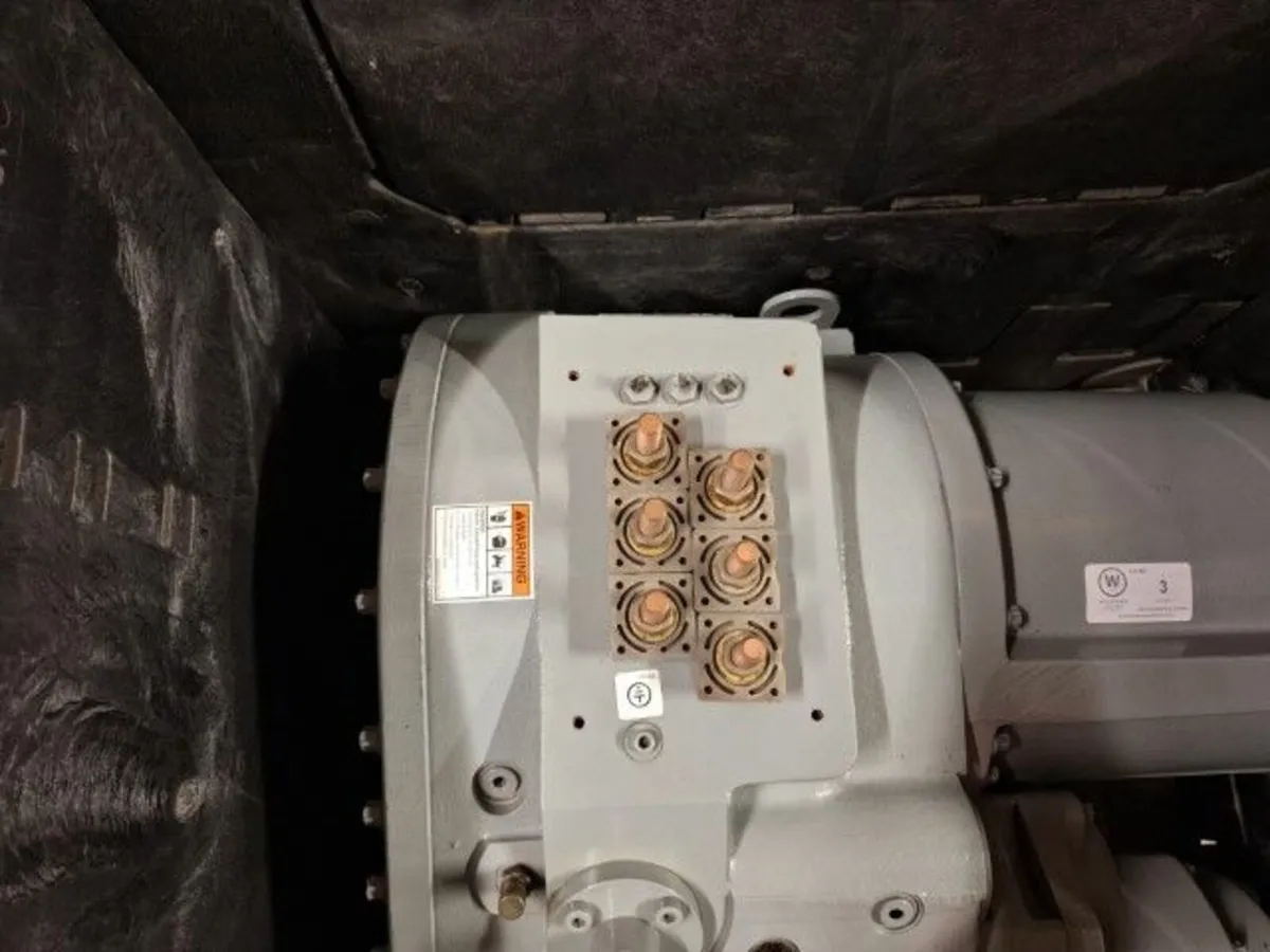 Online Auction Of Carrier Screw Compresor & More! - Image 4