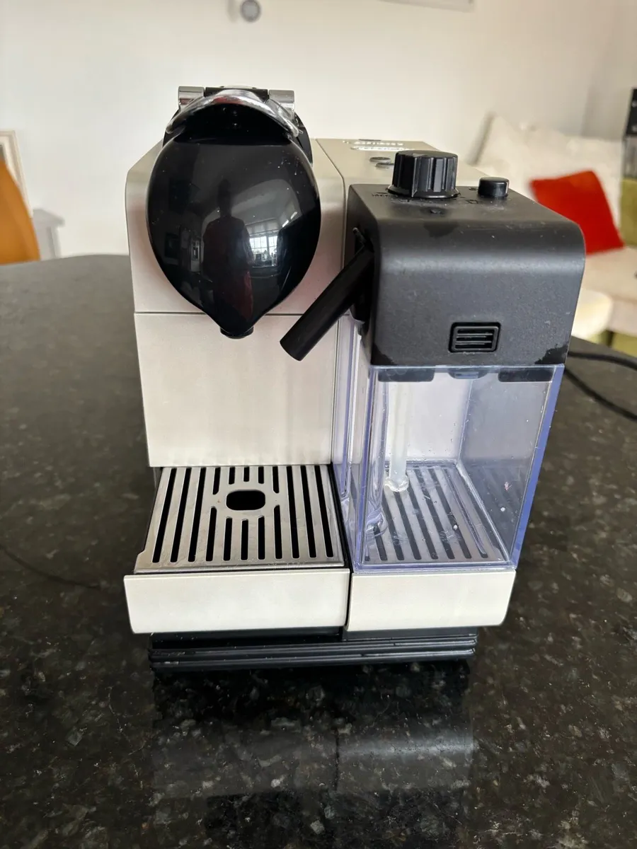 Nespresso DēLonghi - Image 1