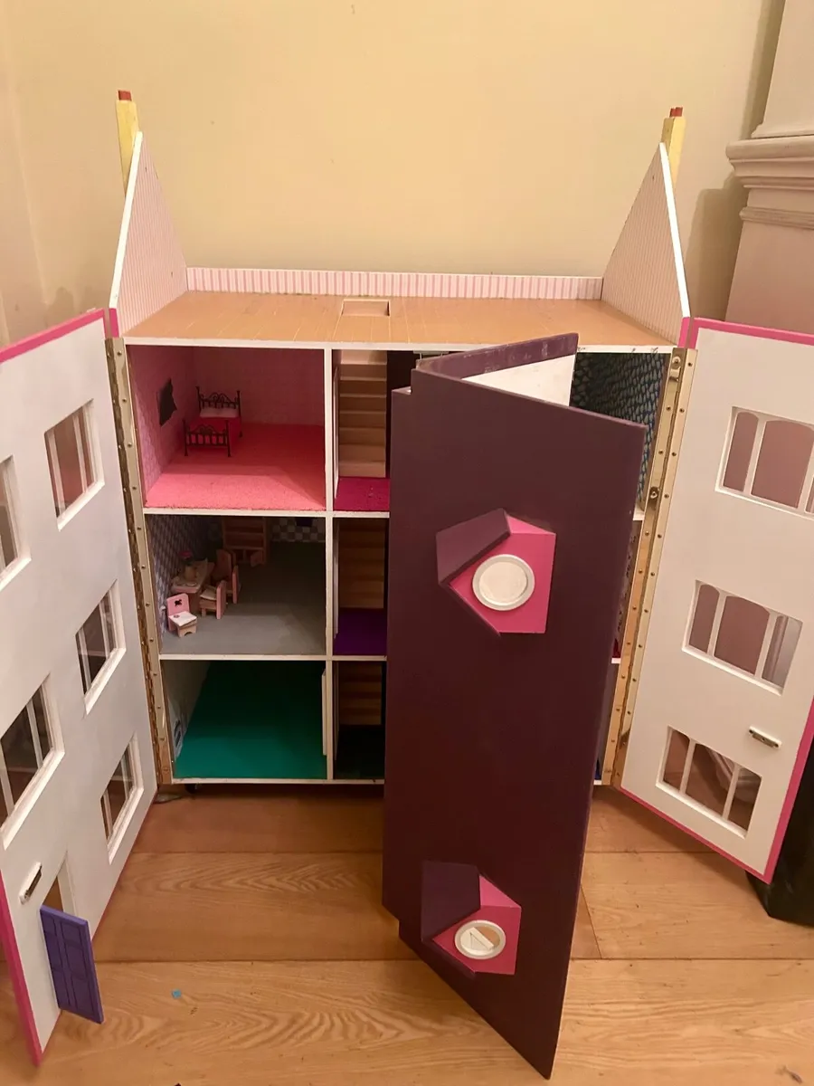 Handmade Wooden Dolls House - Image 3