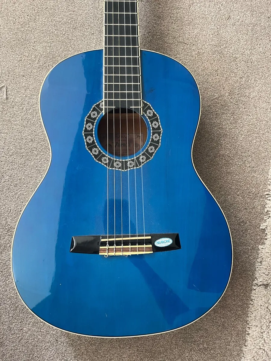 Valencia acoustic Spanish guitar - plastic strings - Image 2