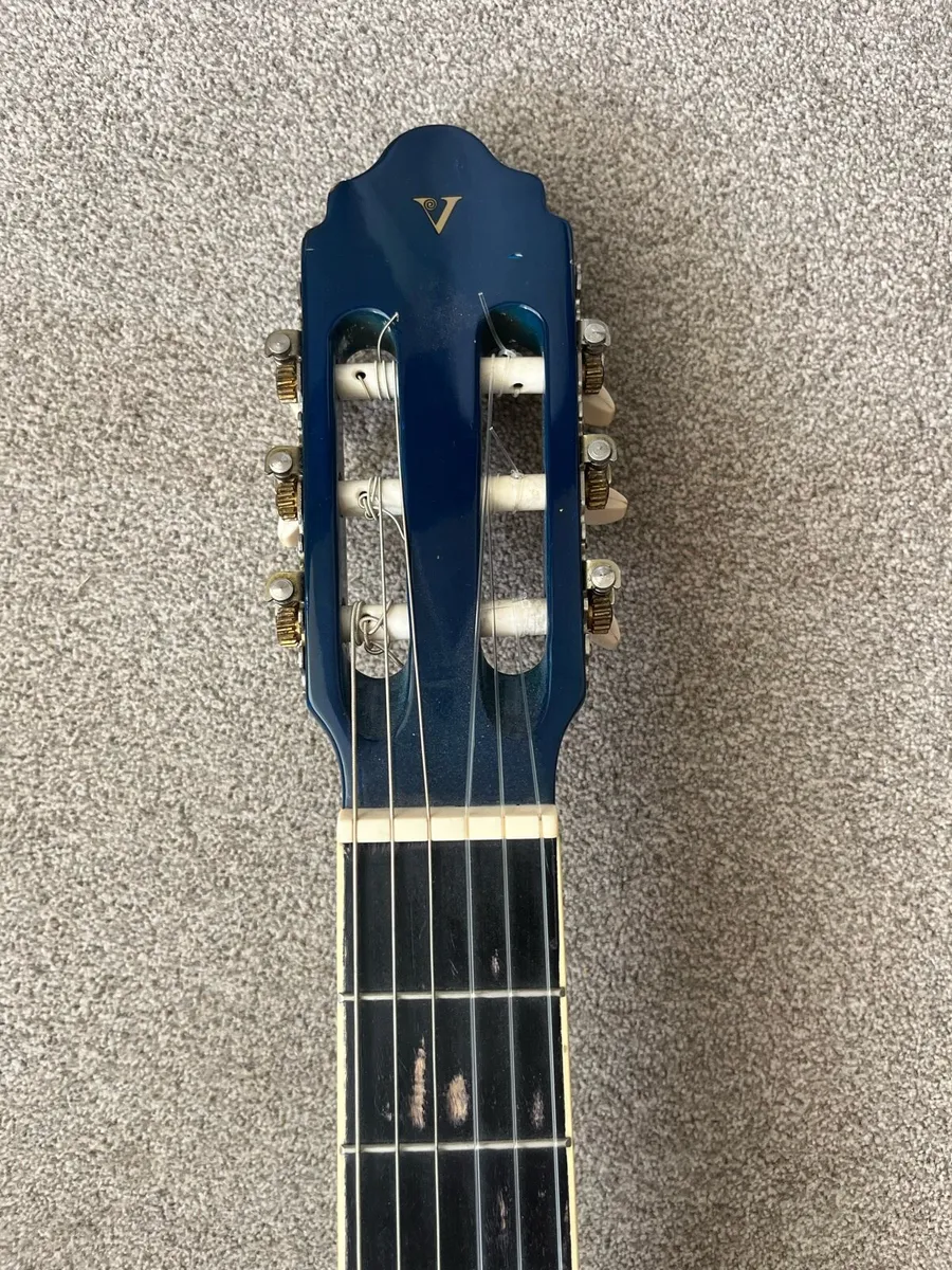 Valencia acoustic Spanish guitar - plastic strings - Image 3