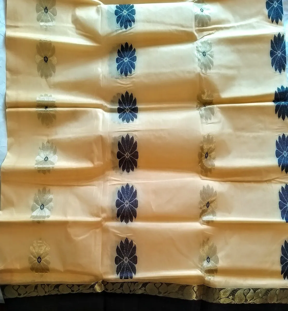 Silk fabric - Image 1