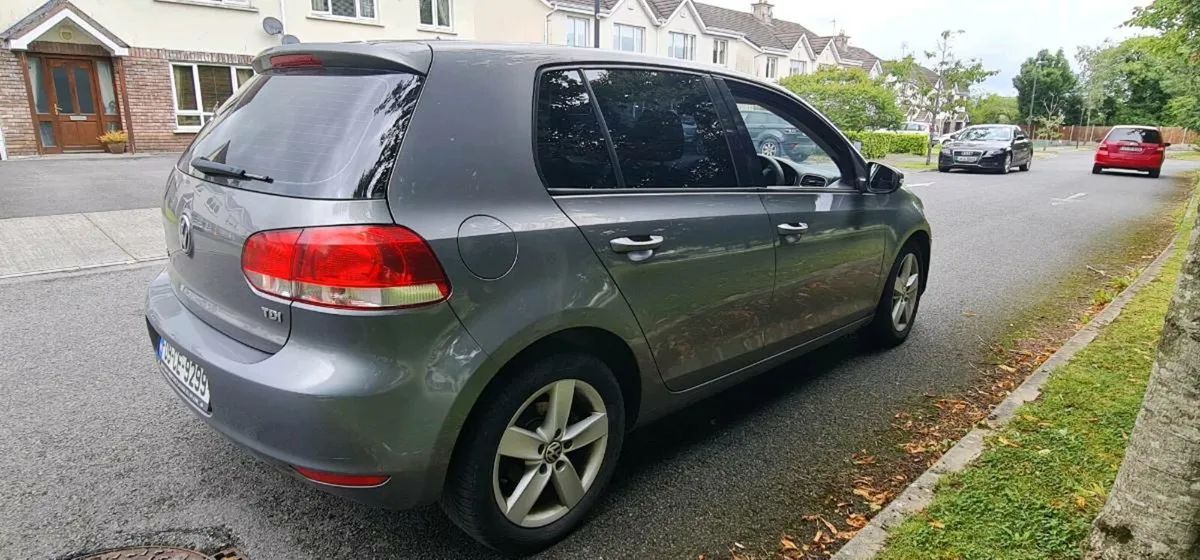 VW Golf 2009 1.6 l - Image 2