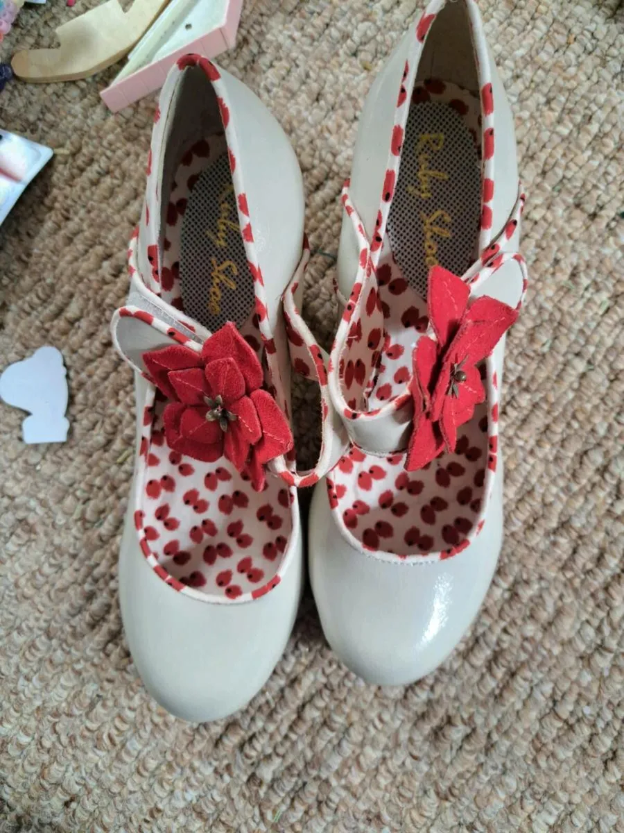 Ladies shoes