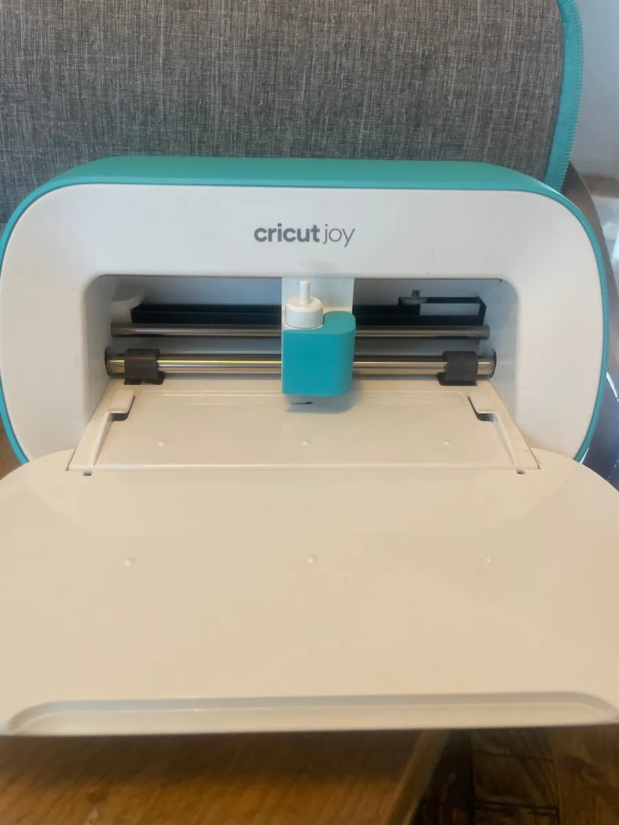 Cricut joy ( if unsure check you tube) - Image 1