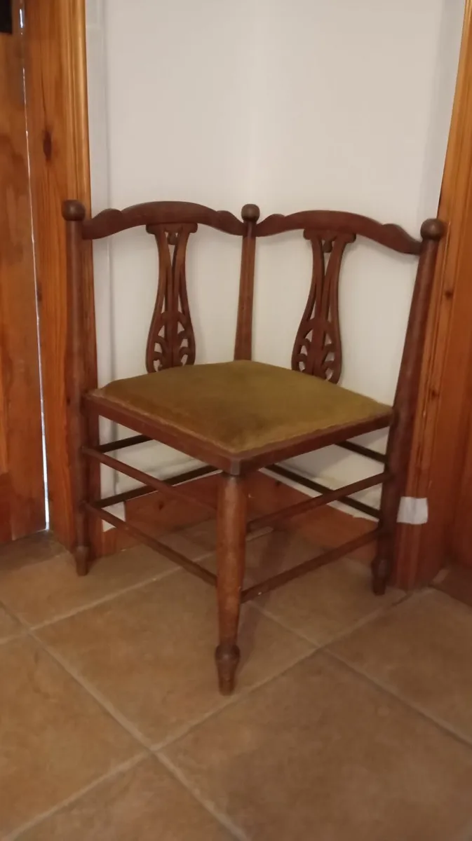 Antique Fine Corner Chair - Image 1