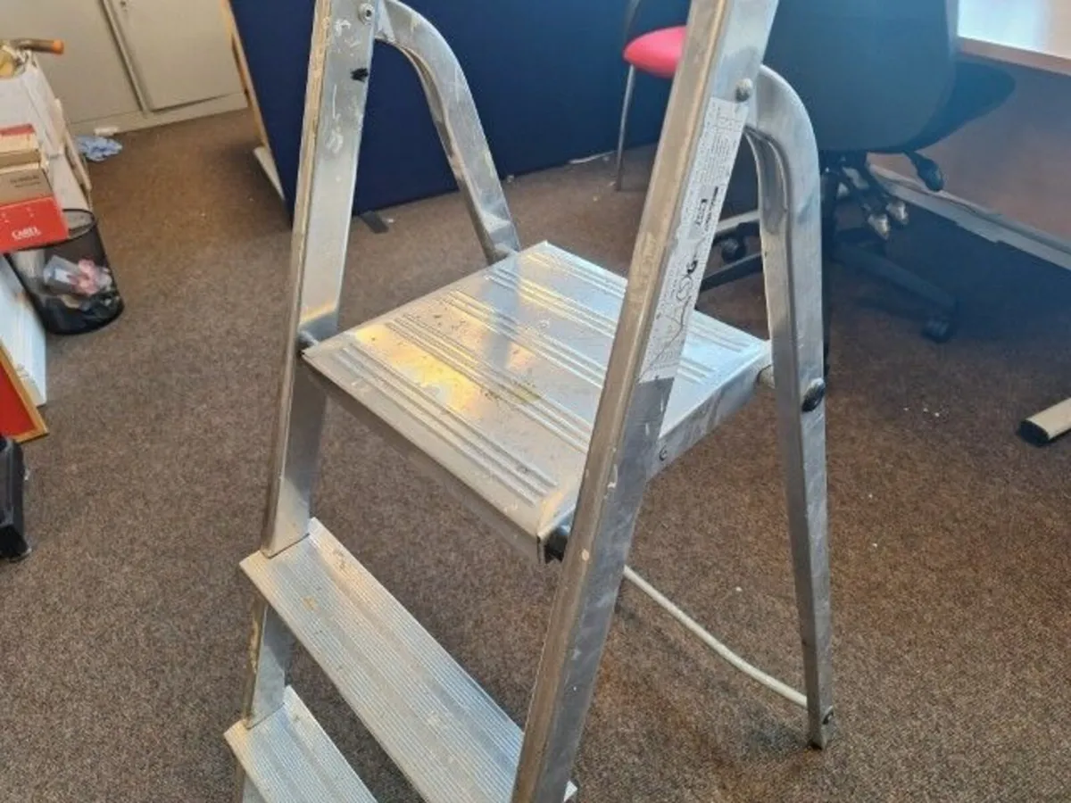 Online Auction Of A Step Ladder & More! - Image 3
