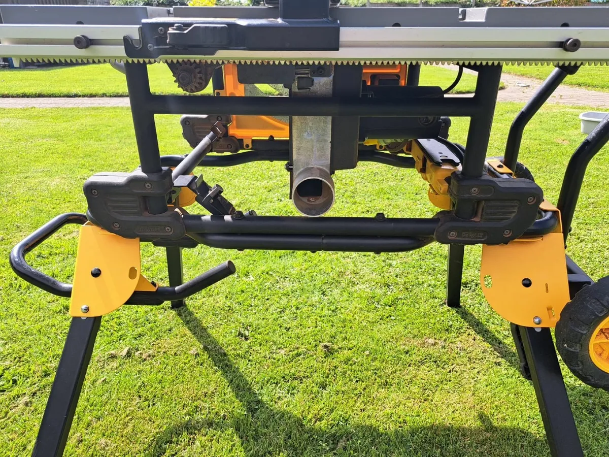 DeWalt DWE7491RS 250mm Table Saw With Rolling Legs - Image 2