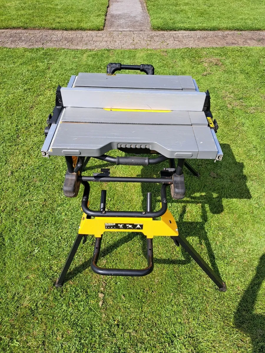 DeWalt DWE7491RS 250mm Table Saw With Rolling Legs - Image 3