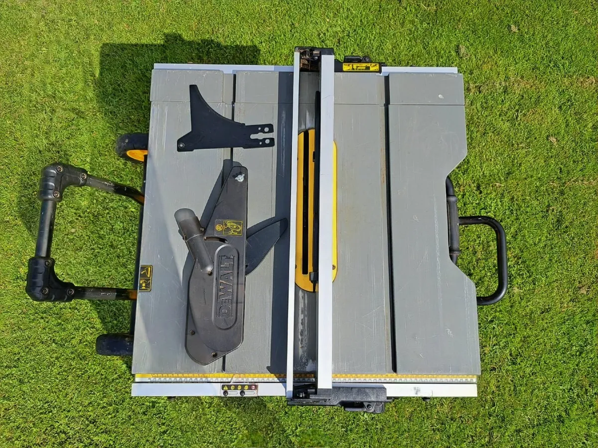 DeWalt DWE7491RS 250mm Table Saw With Rolling Legs - Image 4