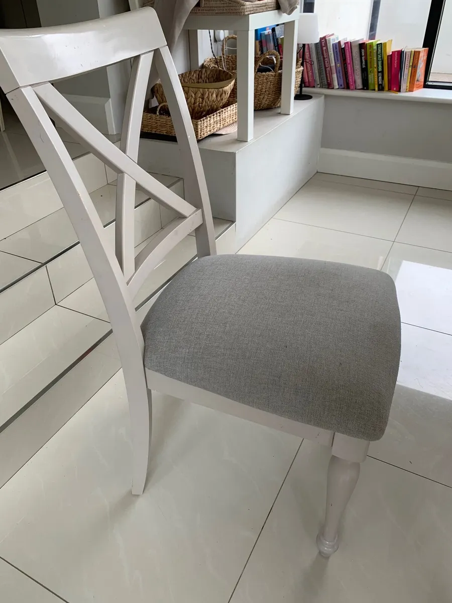 Beautiful Extending Dining Table & Chairs - Image 3