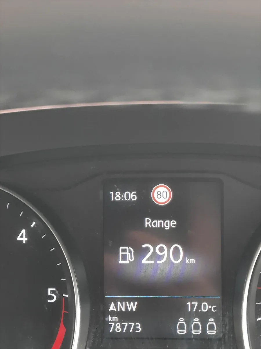 Volkswagen Passat 2022 - Image 4
