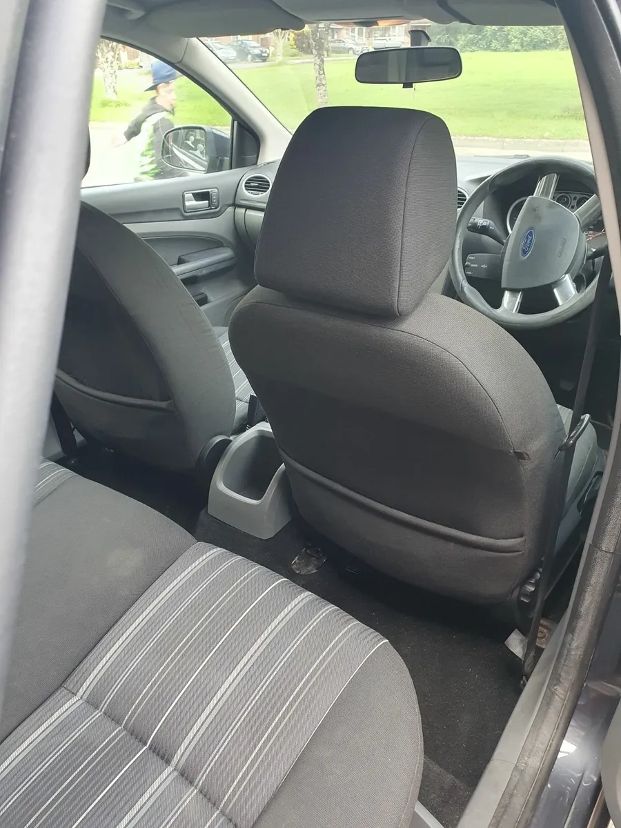 Ford Focus 2009 - Image 2