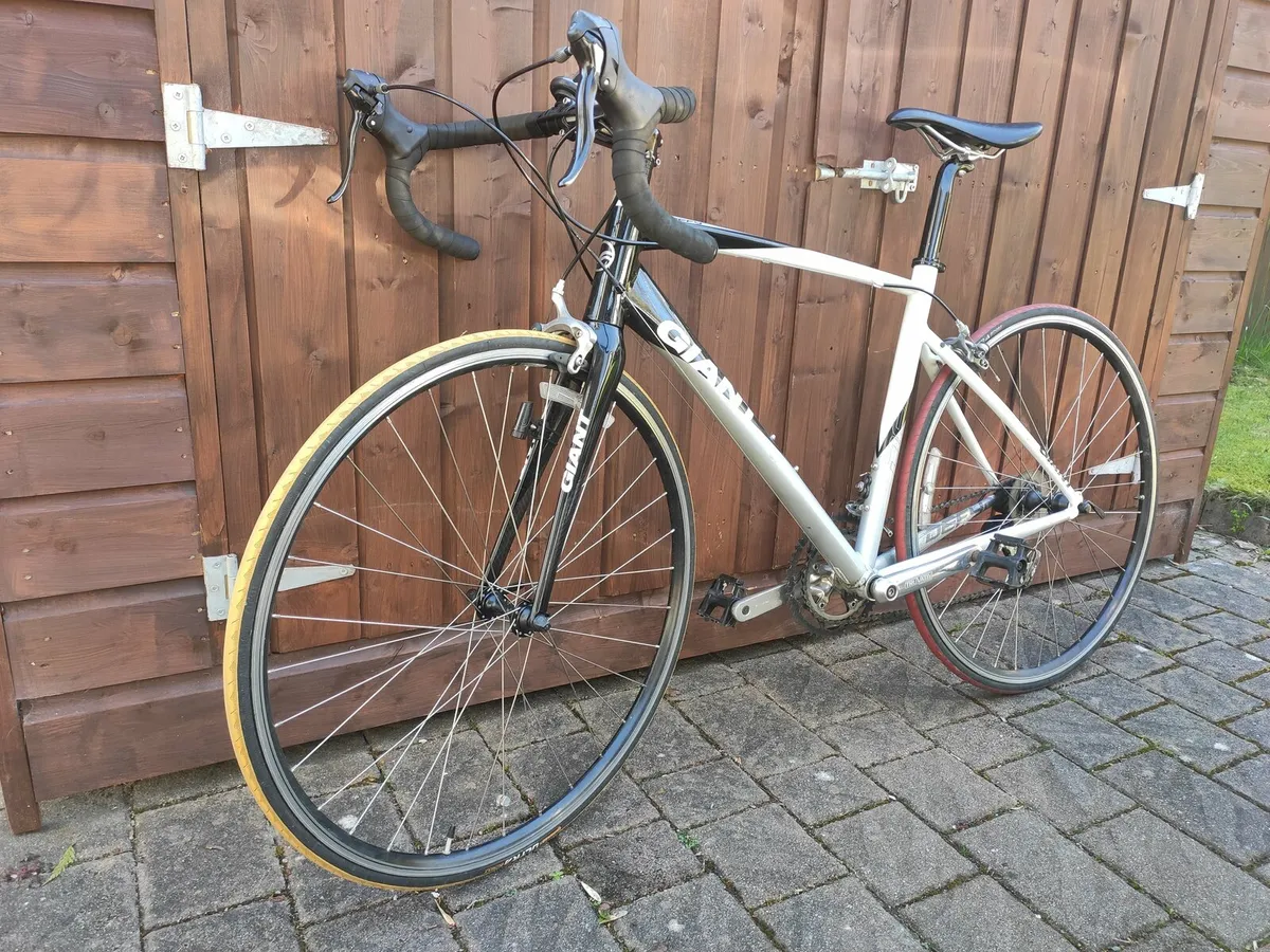 Giant Defy 4 - Image 1