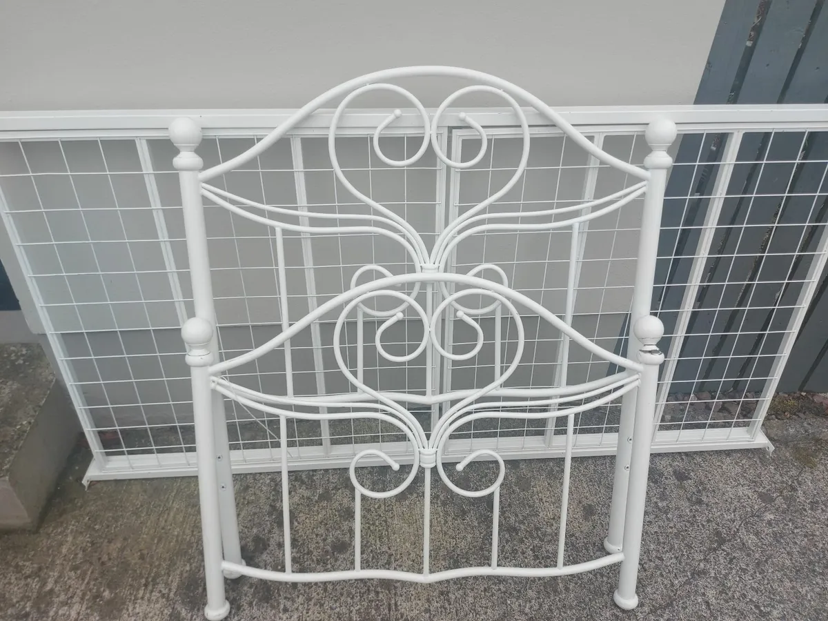 White Metal bed frame - Image 2