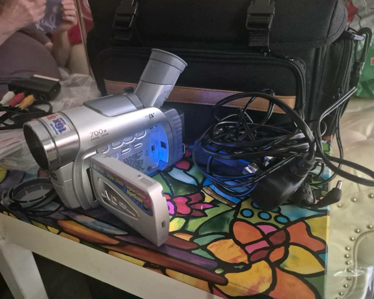 JVCGR-D50EK Digital Camcorder Video Camera All in - Image 3