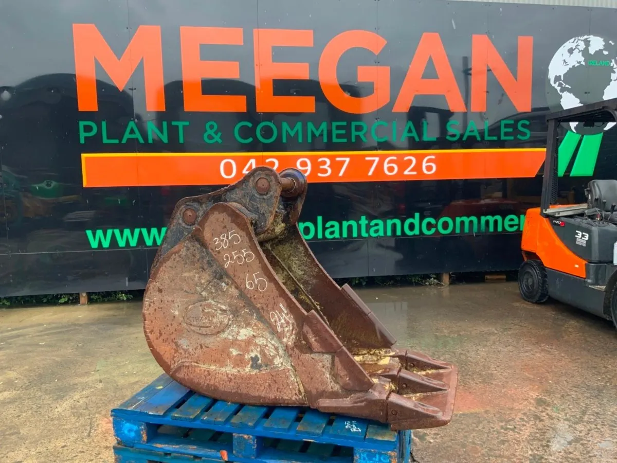 24" STRICKLAND BUCKET.....65mm PINS.....176c. - Image 1