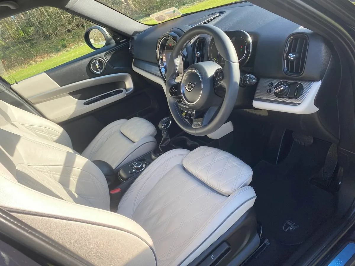 MINI COUNTRYMAN Cooper Exclusive - IMMACULATE - Image 4