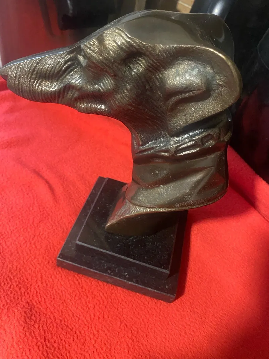 Bronze greyhound sculpture - Image 1