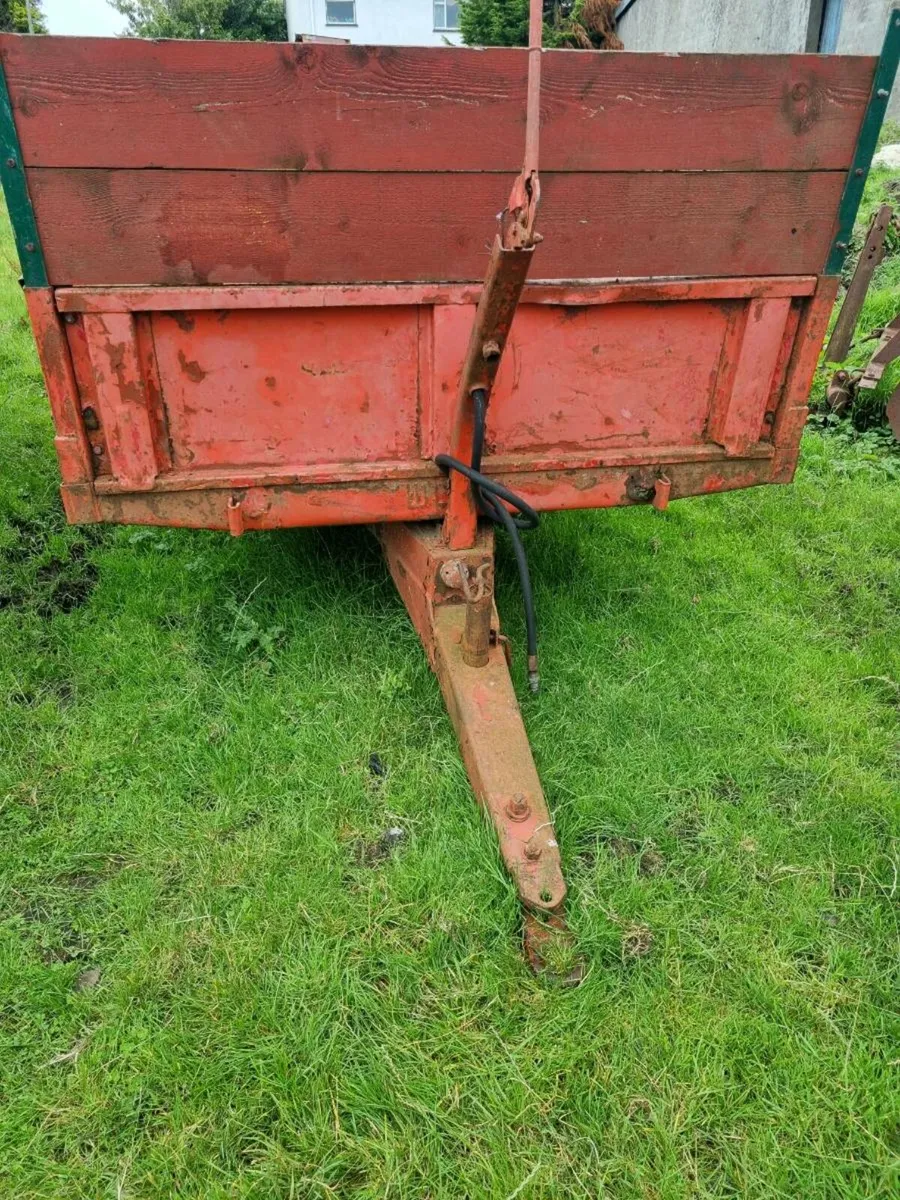 Tractor tipping trailers - Image 2