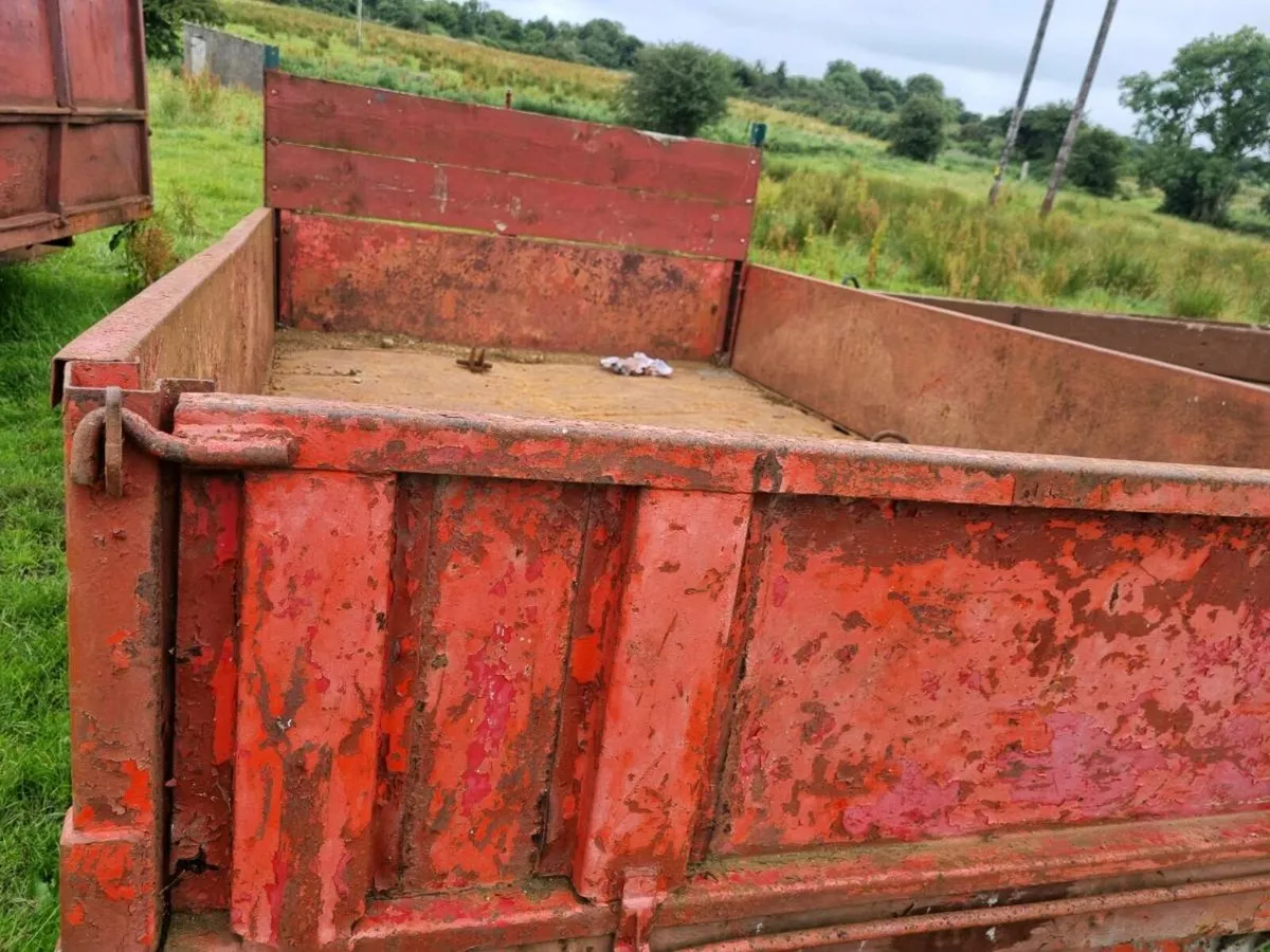 Tractor tipping trailers - Image 4