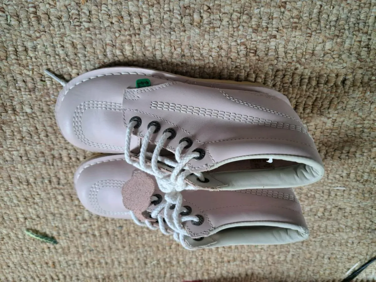 Ladies boots - Image 1