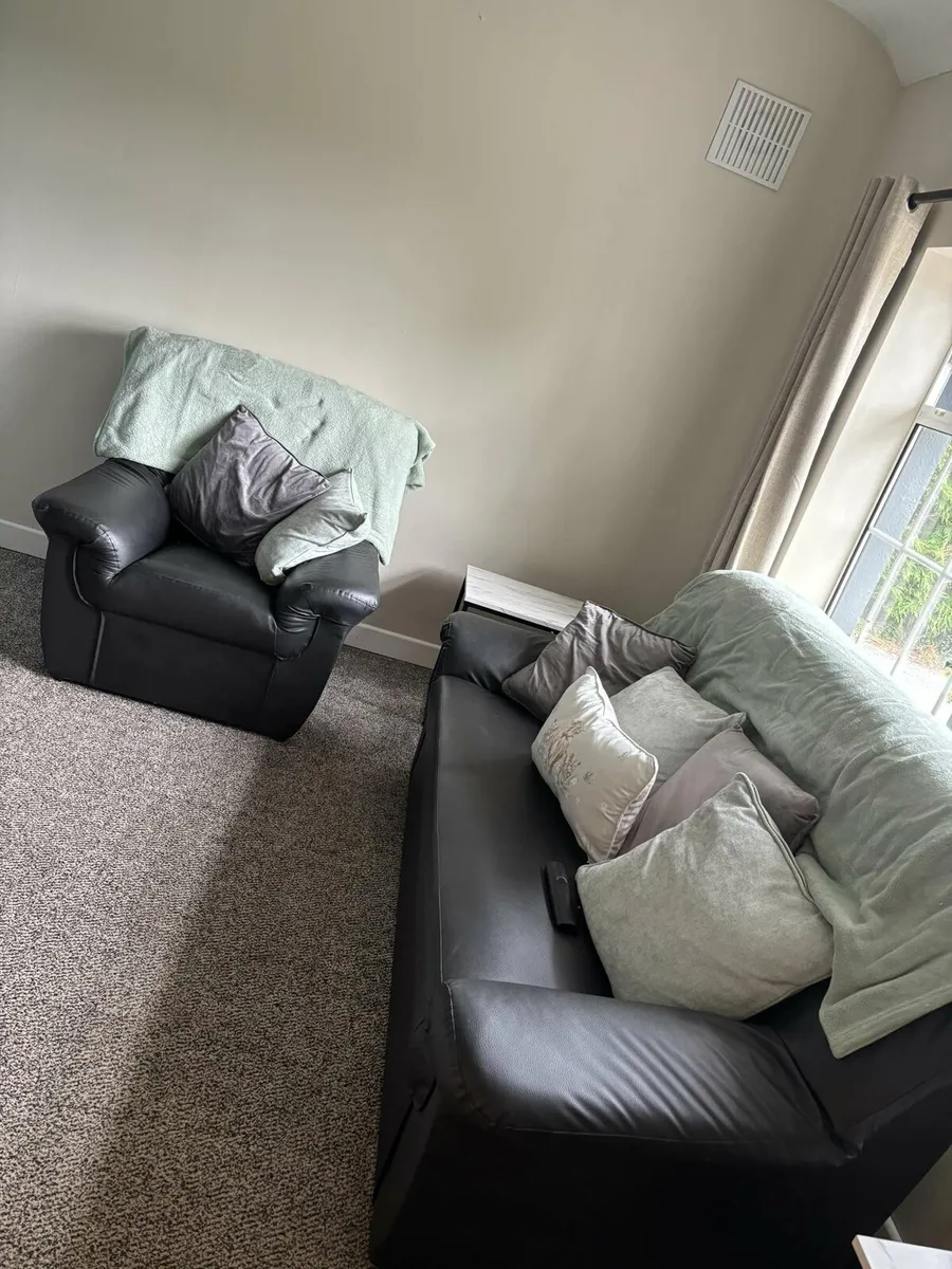 Leather 3 piece suite - Image 1