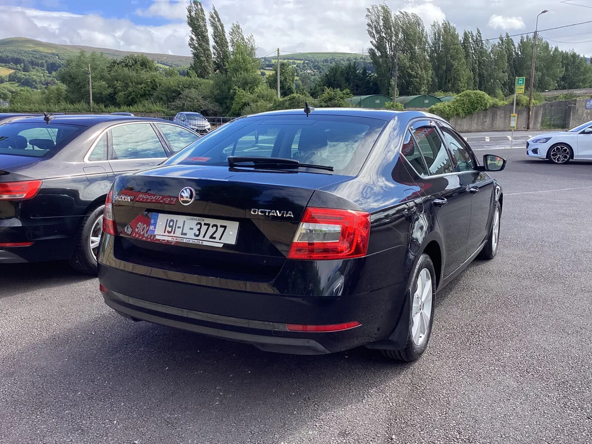 Skoda Octavia ** SAT NAV - Image 4