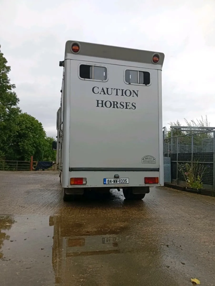 2 Horse Box - Image 1