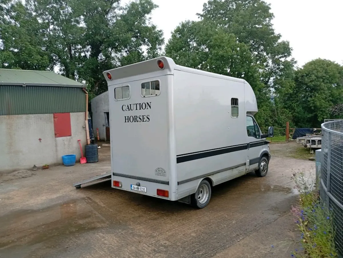 2 Horse Box - Image 2