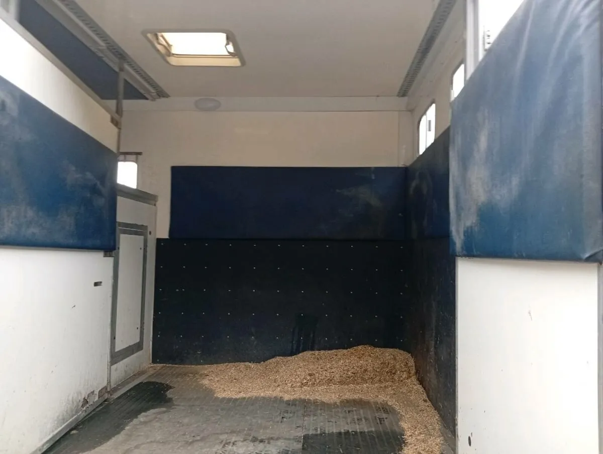 2 Horse Box - Image 4