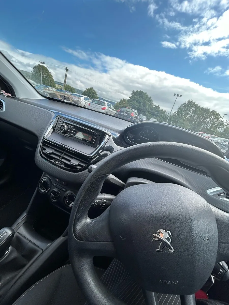 171 Peugeot 208- 1.2- Manual - Image 4