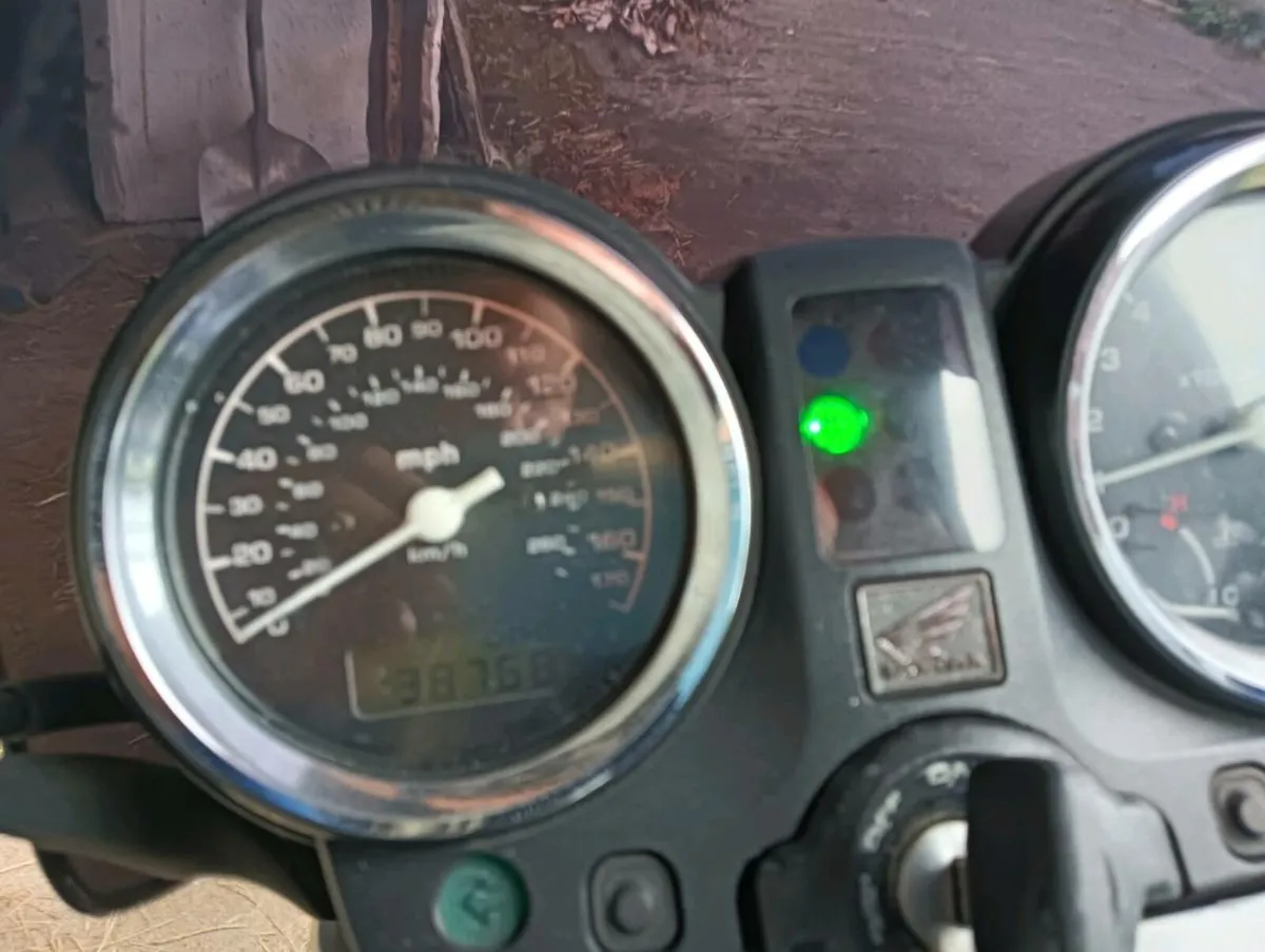 Honda CB900F  Hornet - Image 4