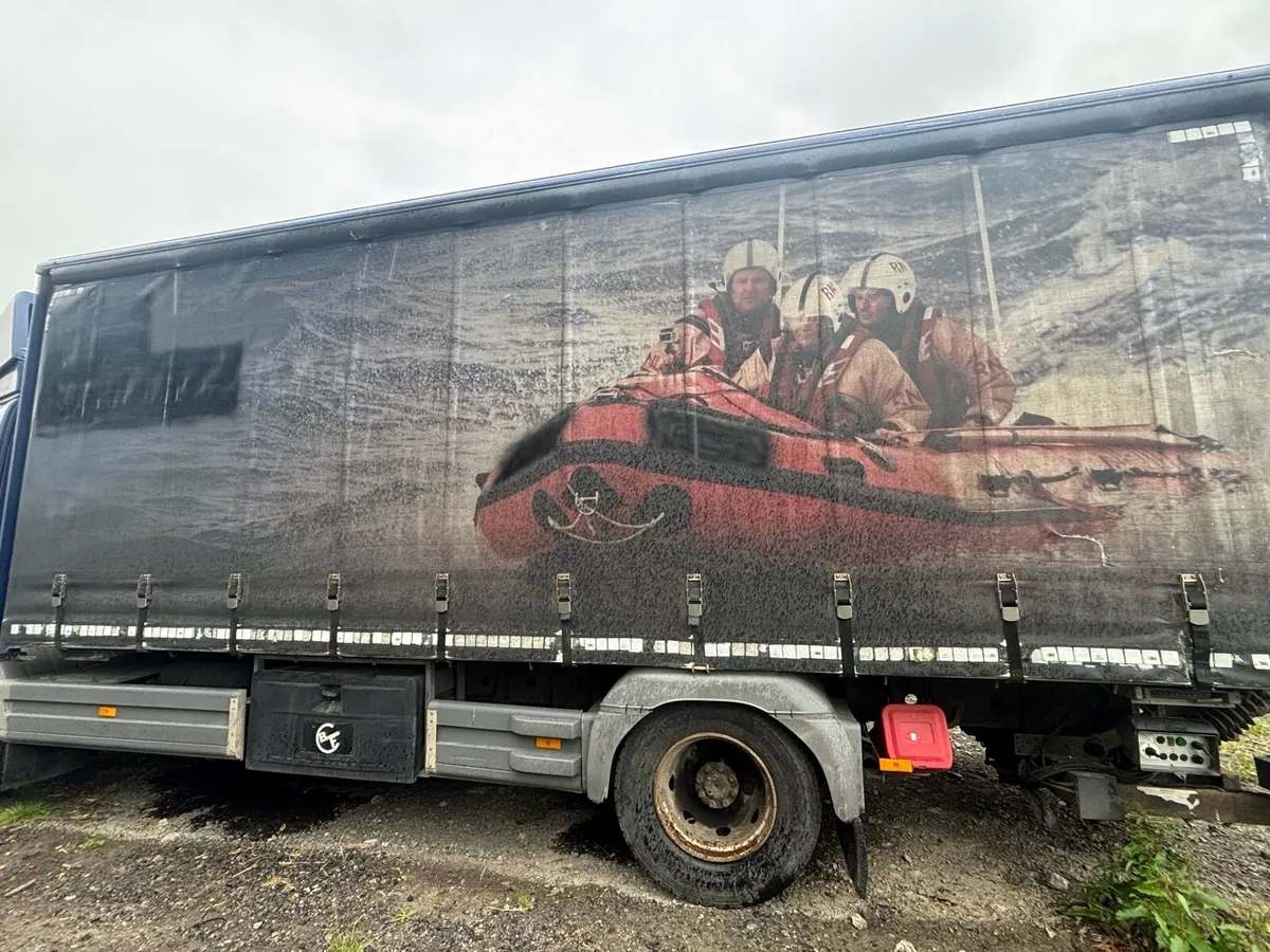 Curtain sider - Image 1