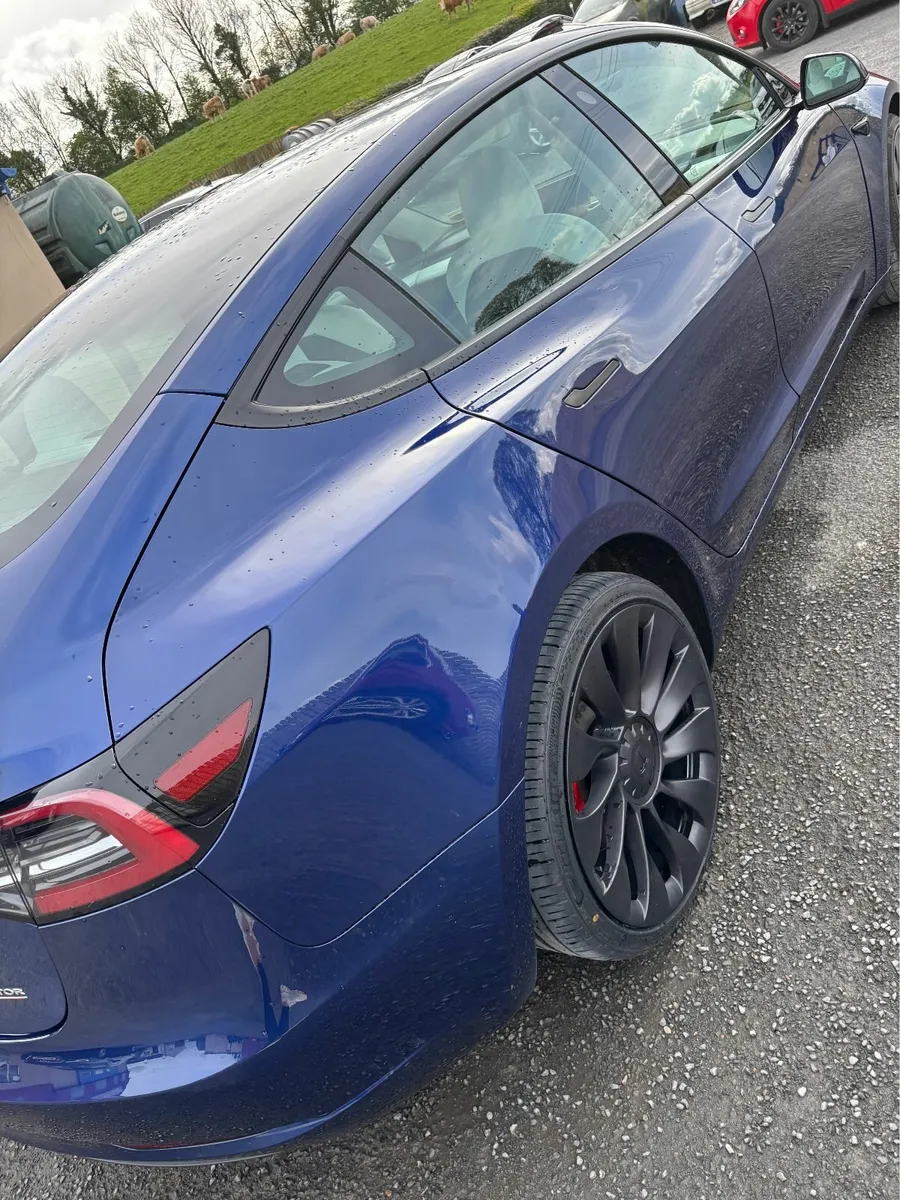 Tesla Model 3 2023 - Image 4