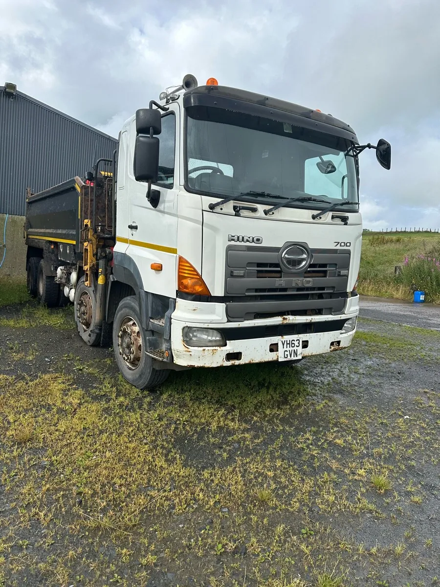Hino 8 wheeler grab - Image 1