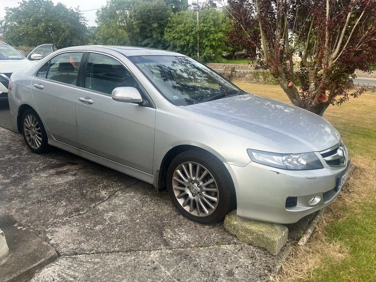 Honda accord breaking - Image 1