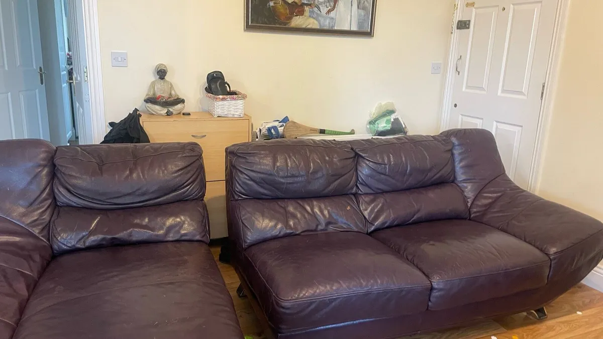 Leather couch - Image 3