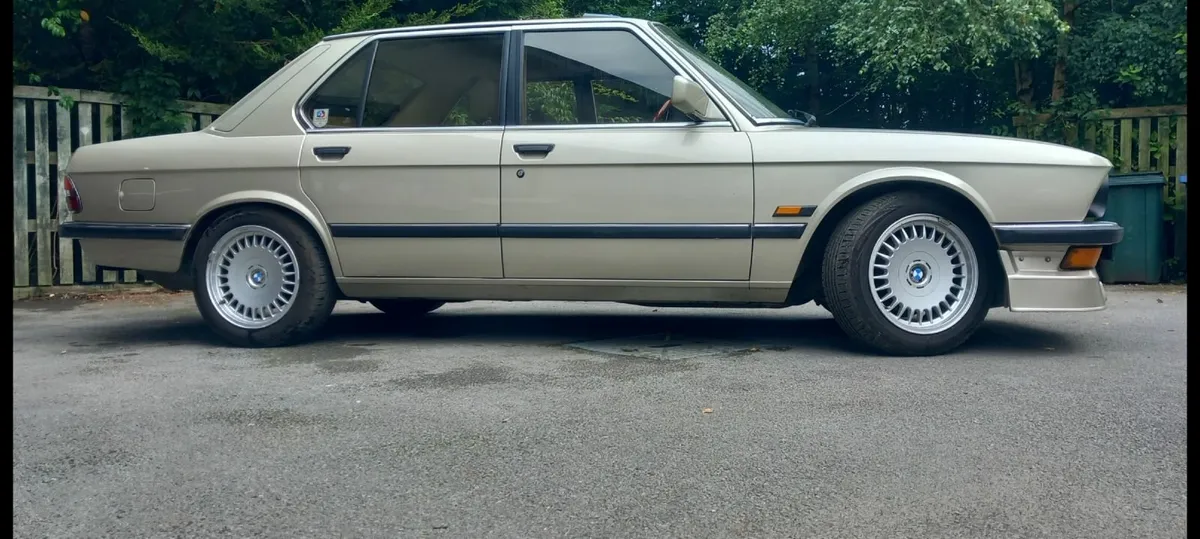 BMW 5-Series 1985 - Image 1